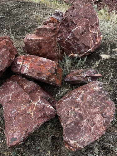 Ландшафтные глыбы красно-фиолетовые 200-1000 килограмм купить в Магнитогорске
