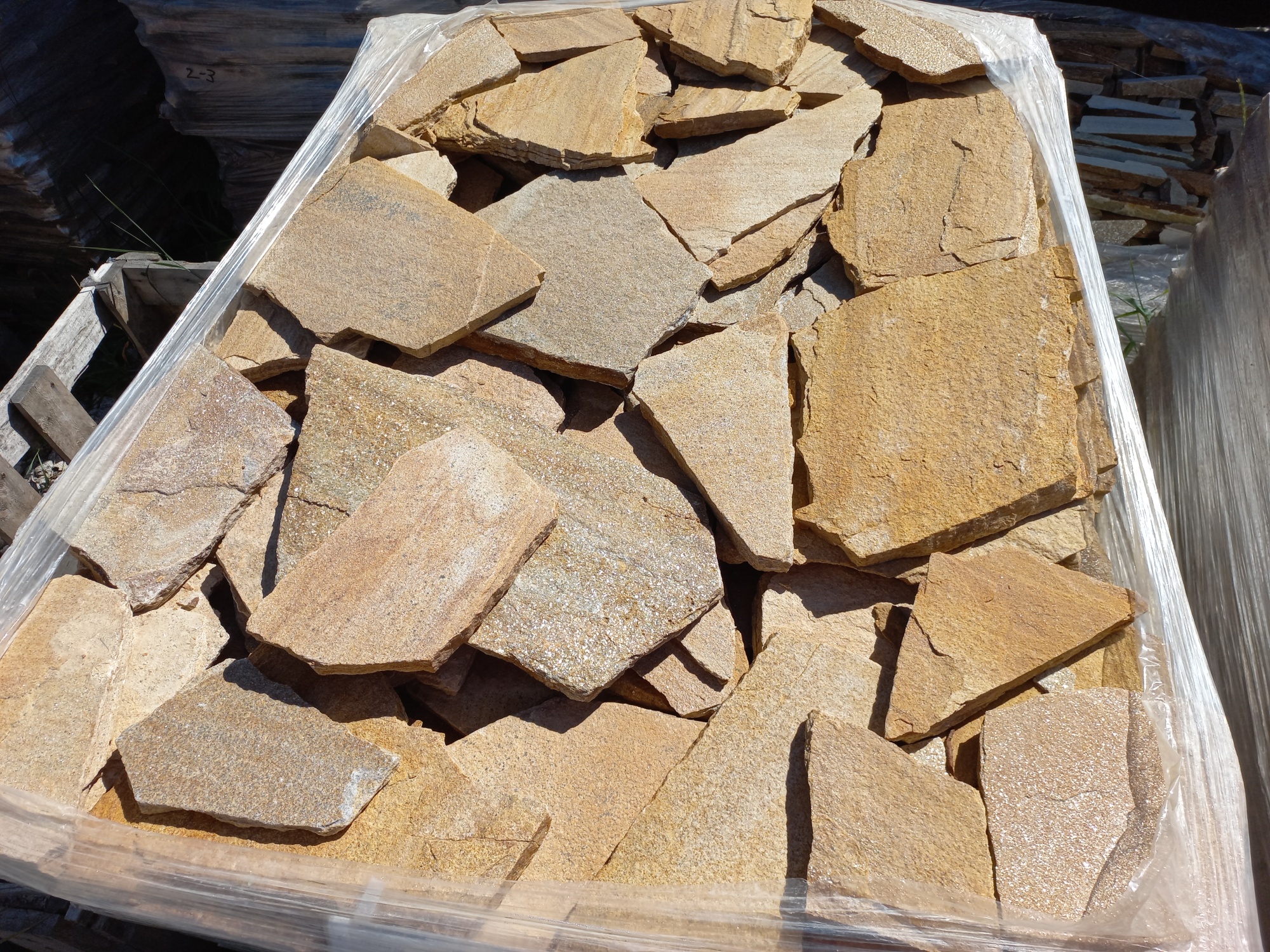 Плитняк златолит жёлтый золотистый для фасада 1,5-3см купить в Магнитогорске