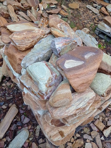 Златолит жёлтый, жёлто-зелёный глыбки и валуны для ланшафтного дизайна купить в Магнитогорске