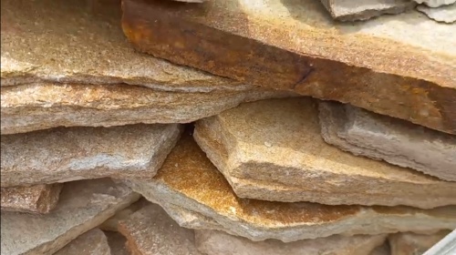 Плитняк златолит жёлтый золотистый для отмостки купить в Магнитогорске