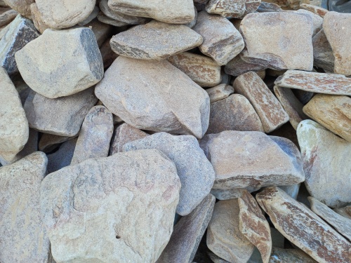 Златолит жёлтый, жёлто-зелёный глыбки и валуны для ланшафтного дизайна купить в Магнитогорске