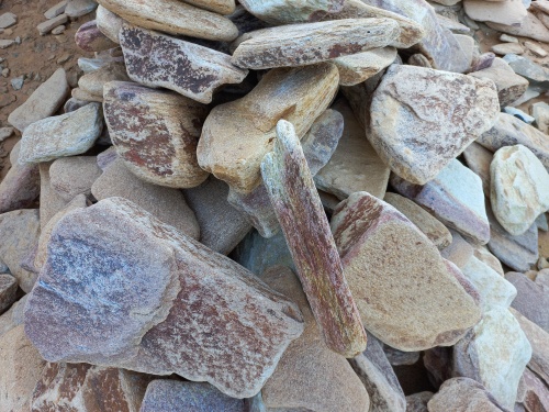 Златолит жёлтый, жёлто-зелёный глыбки и валуны для ланшафтного дизайна купить в Магнитогорске