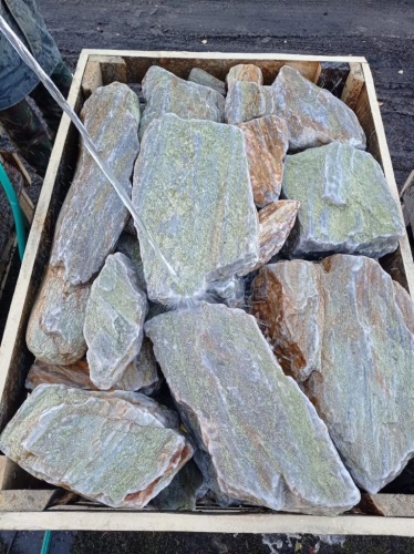 Златолит жёлтый, жёлто-зелёный глыбки и валуны для ланшафтного дизайна купить в Магнитогорске