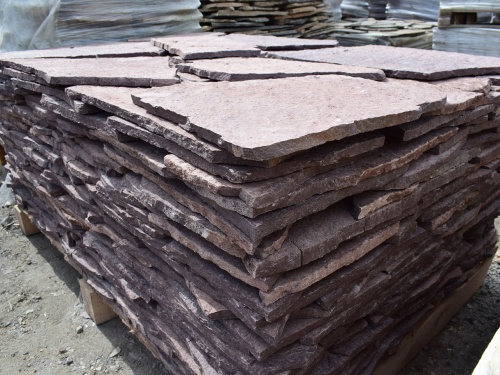 Плитняк лемезит бордовый для облицовки цоколя 20-25 мм  купить в Магнитогорске