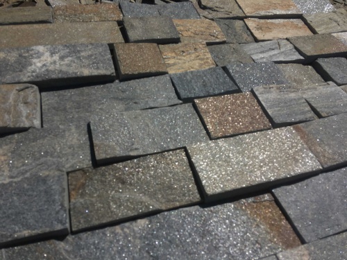 Плитка пилёная златолит Уральский для цоколя, отмостки купить в Магнитогорске