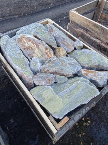 Златолит жёлтый, жёлто-зелёный глыбки и валуны для ланшафтного дизайна купить в Магнитогорске