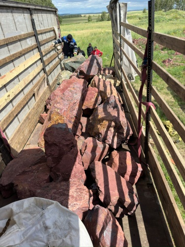 Ландшафтные глыбы красно-фиолетовые 200-1000 килограмм купить в Магнитогорске