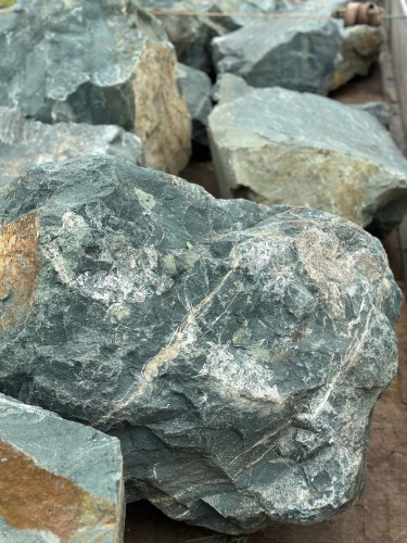 Камни для ландшафтного дизайна зелёные 10-60 килограмм купить в Магнитогорске