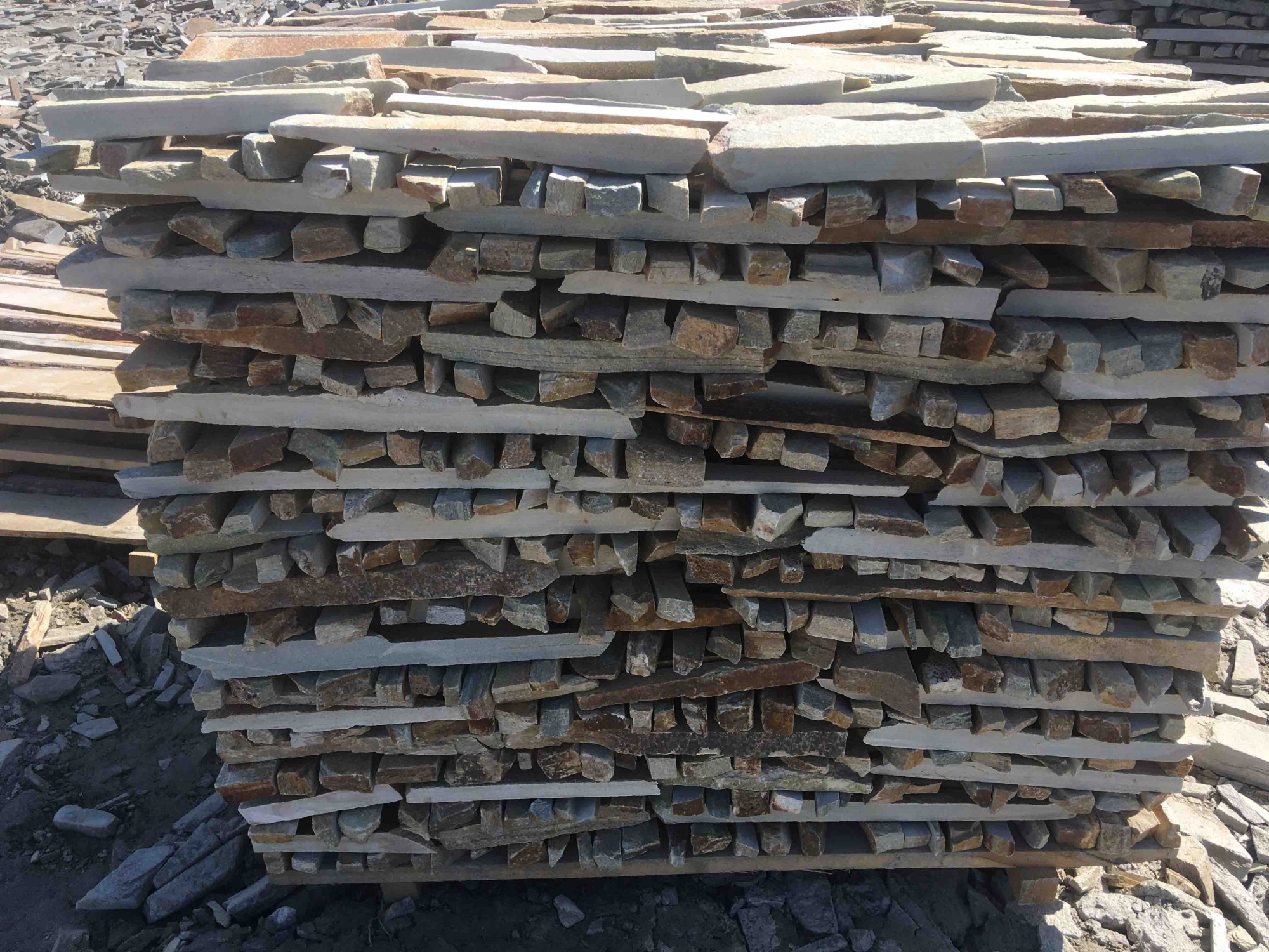 Горбушка златолит золотистый для облицовки купить в Магнитогорске