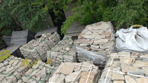 Гранитный плитняк галтованный для мощения купить в Магнитогорске