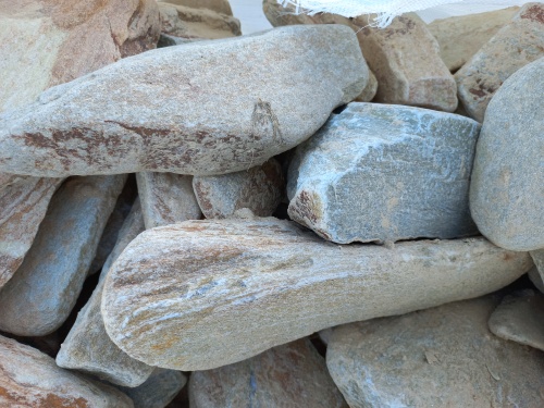 Златолит жёлтый, жёлто-зелёный глыбки и валуны для ланшафтного дизайна купить в Магнитогорске