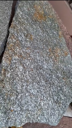 Плитняк златолит серебристый для цоколя, отмостки купить в Магнитогорске