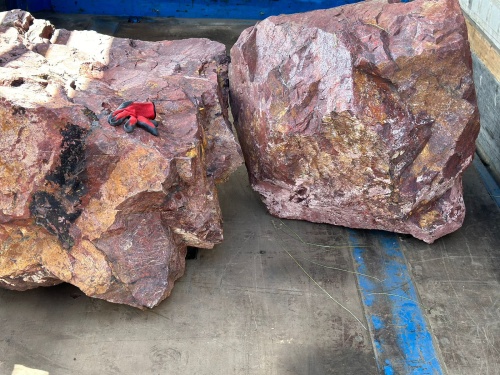 Ландшафтные глыбы красно-фиолетовые 200-1000 килограмм купить в Магнитогорске