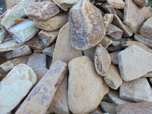 Златолит жёлтый, жёлто-зелёный глыбки и валуны для ланшафтного дизайна купить в Магнитогорске