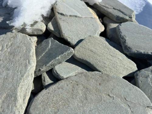 Плитняк златолит зелёный галтованный для фасада купить в Магнитогорске