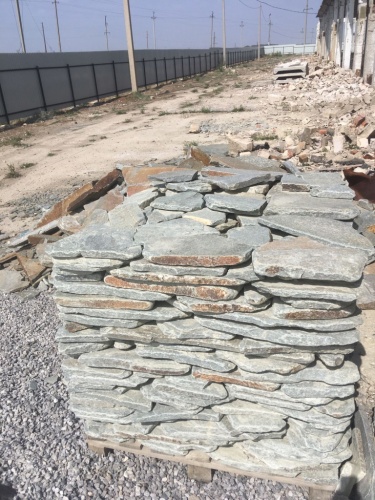 Златолит серебристый галтованный для лестниц купить в Магнитогорске