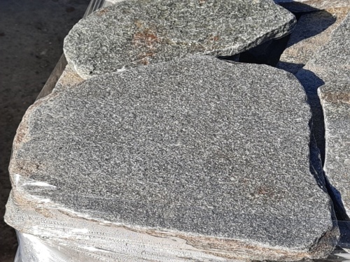 Златолит серебристый галтованный для лестниц купить в Магнитогорске