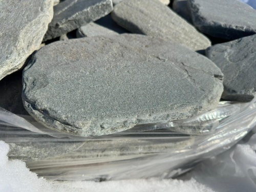 Плитняк златолит зелёный галтованный для мощения на бетон купить в Магнитогорске